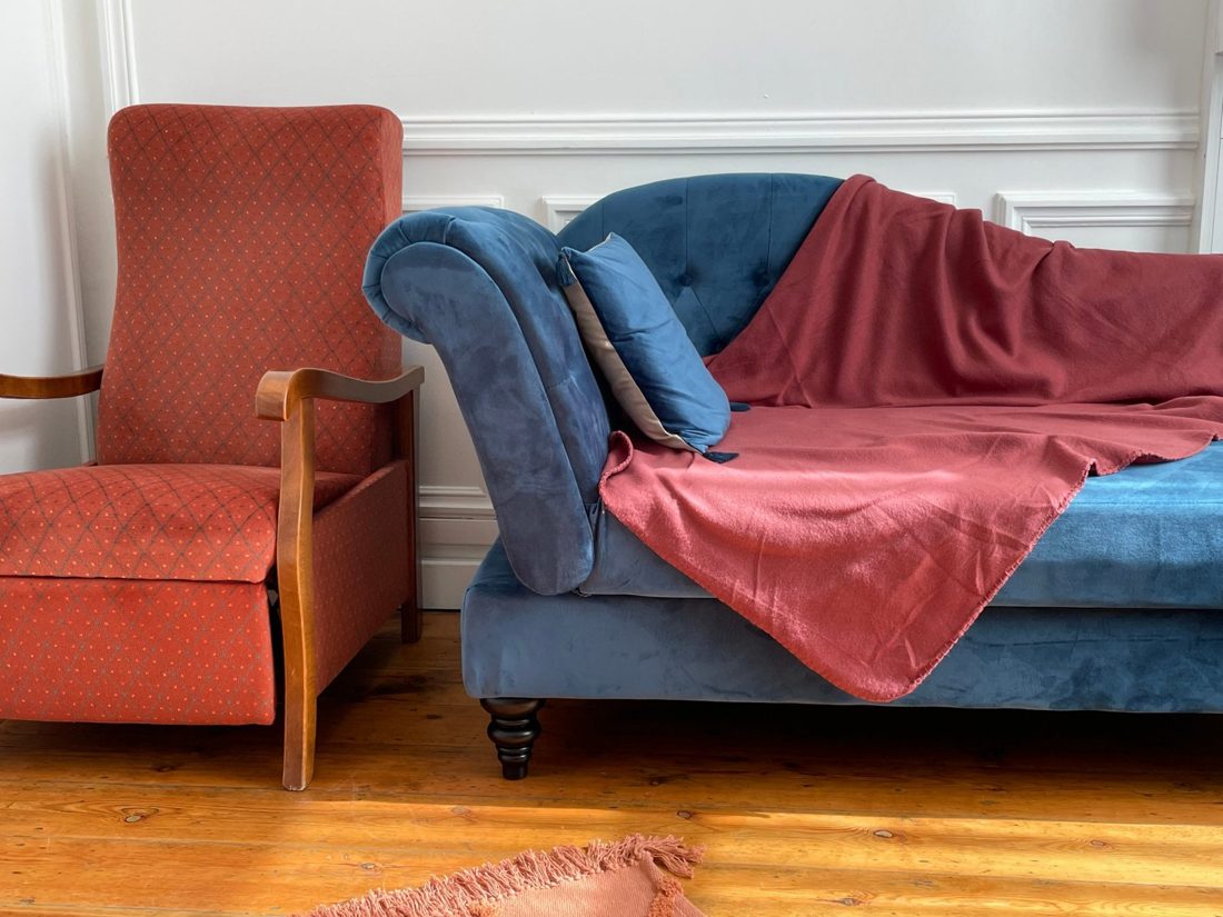 Le divan et le fauteuil du cabinet
